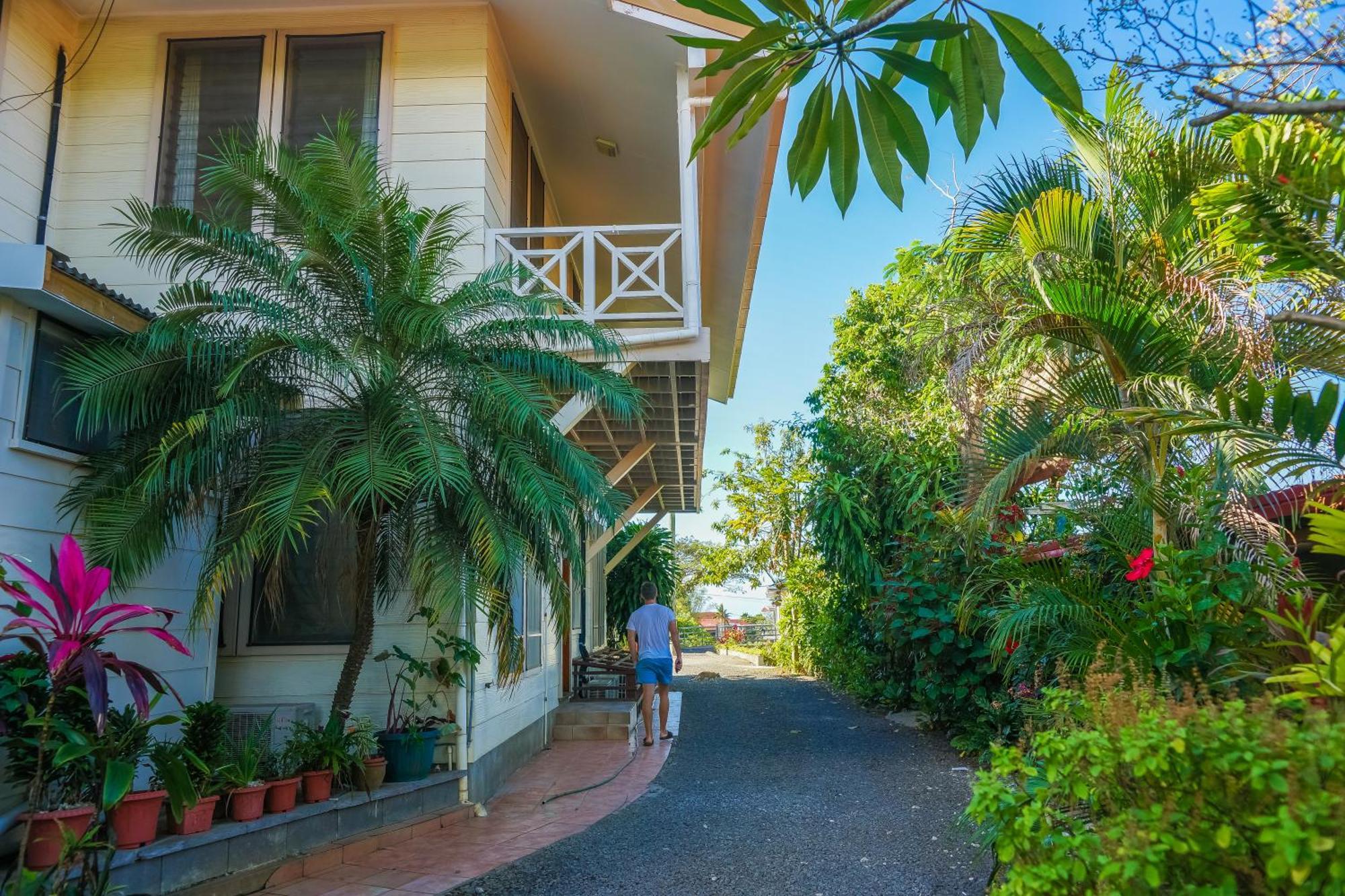 Lynn'S Getaway Hotel Apia Exterior photo